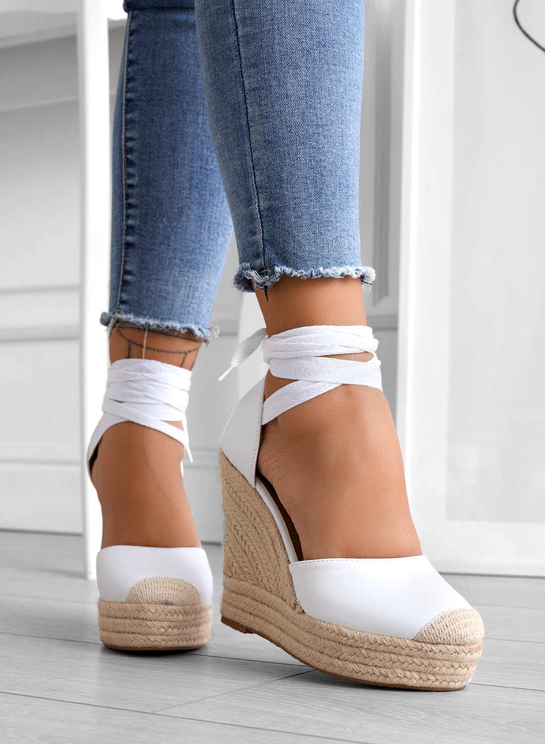 AMBRA - Espadrilles Alexoo bianche con zeppa in corda e laccio - Image 2
