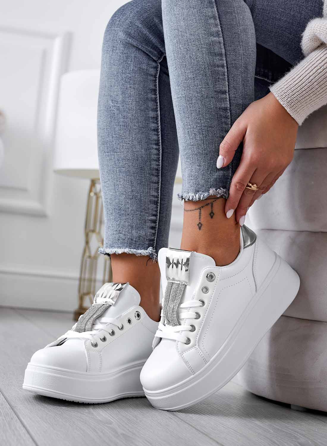 AMIRA - Sneakers bianche con inserti e strass argento - Image 2