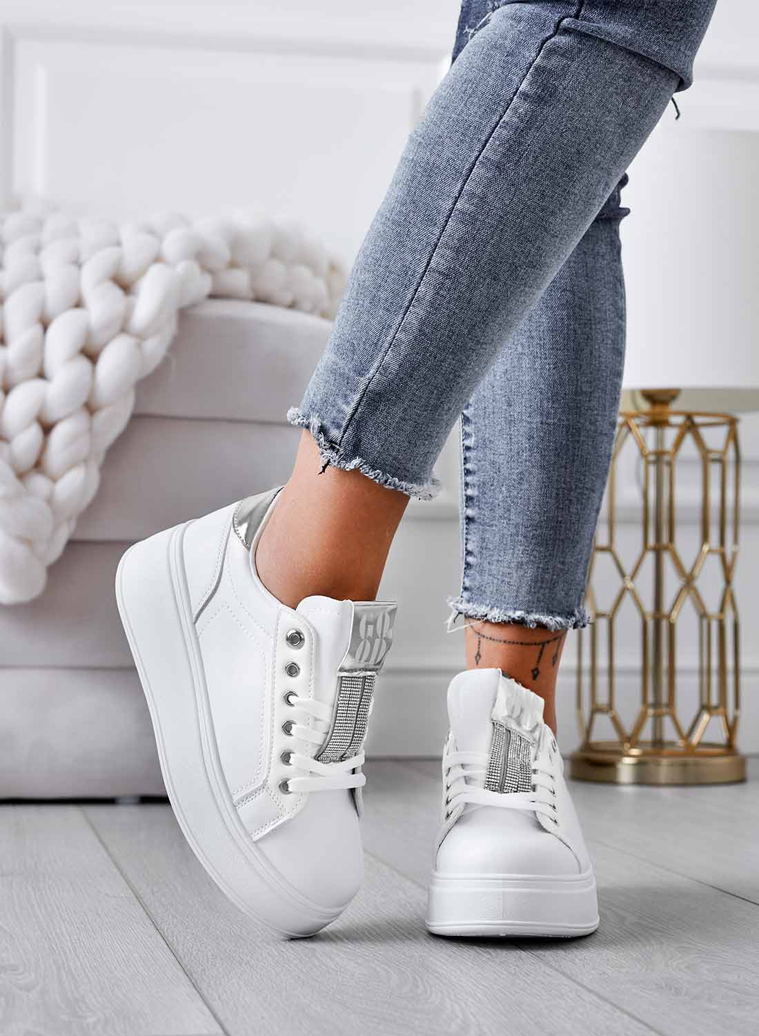 AMIRA - Sneakers bianche con inserti e strass argento - Image 3
