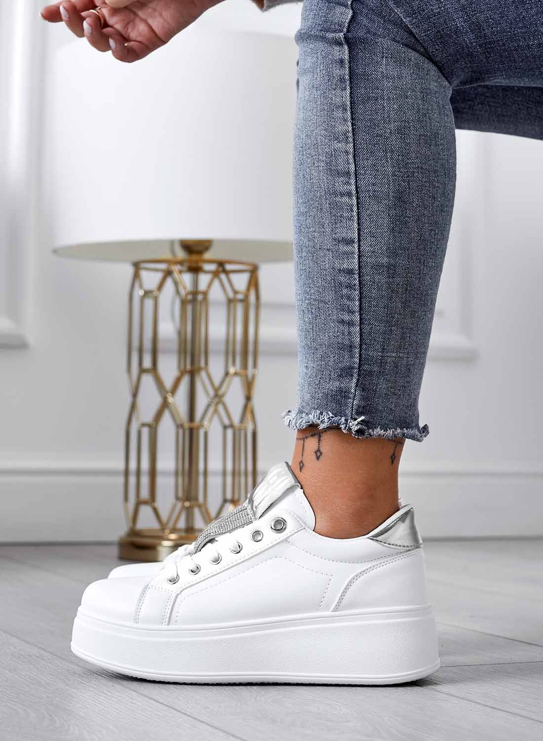 AMIRA - Sneakers bianche con inserti e strass argento - Image 5