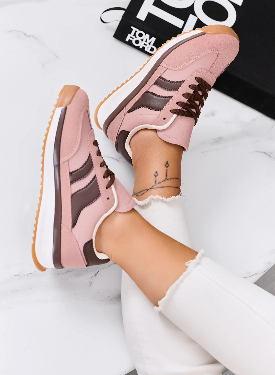 BIELLA - Sneakers rosa in tessuto con dettagli marroni e suola in gomma - Image 3