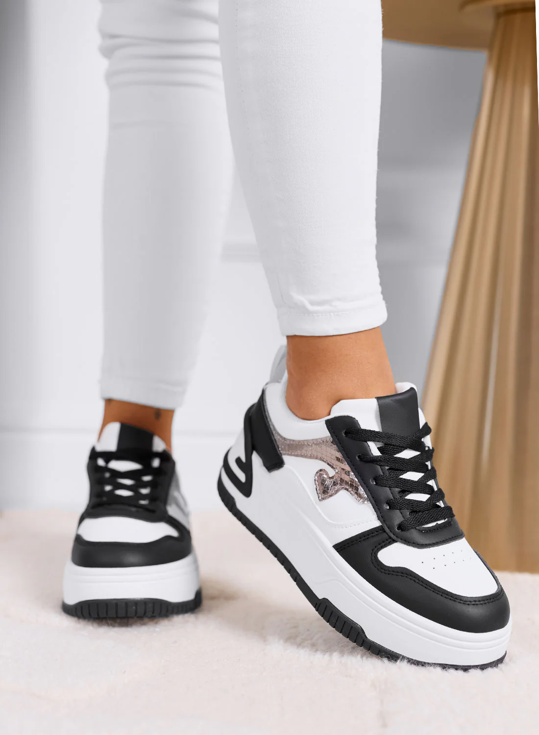 BRIGIDA - Sneakers bianche con zeppa e dettagli neri - Image 6