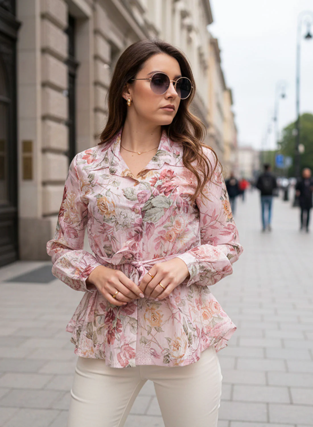 Camicia rosa Floreale con Cintura in Vita e Balze - Image 4