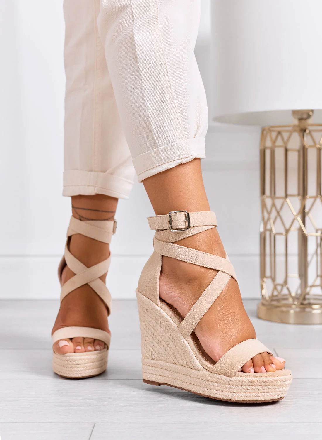 CARACAS - Espadrillas beige con zeppa alta e cinturini incrociati - Image 2