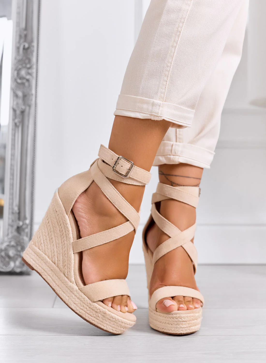 CARACAS - Espadrillas beige con zeppa alta e cinturini incrociati - Image 3