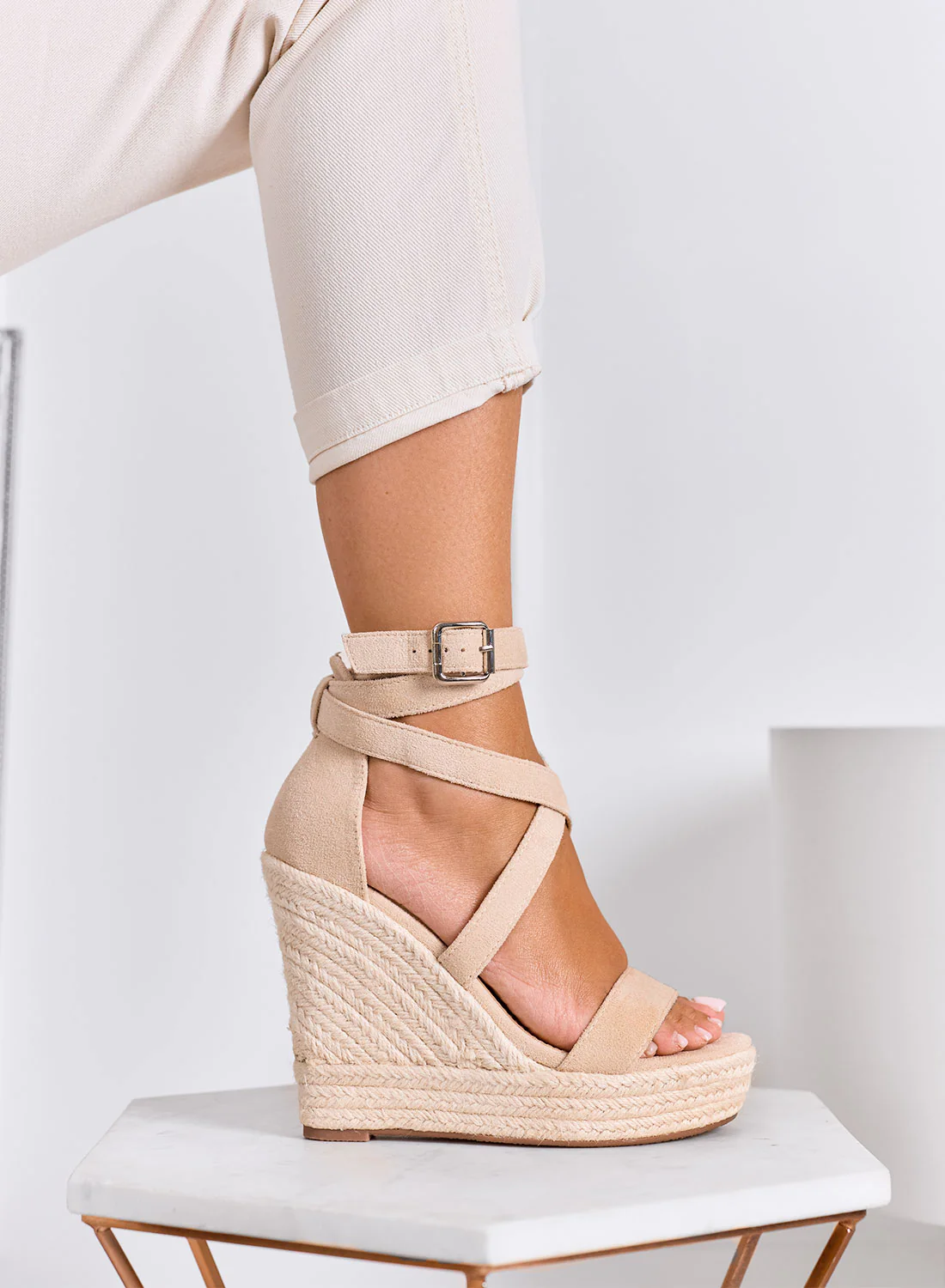 CARACAS - Espadrillas beige con zeppa alta e cinturini incrociati - Image 4