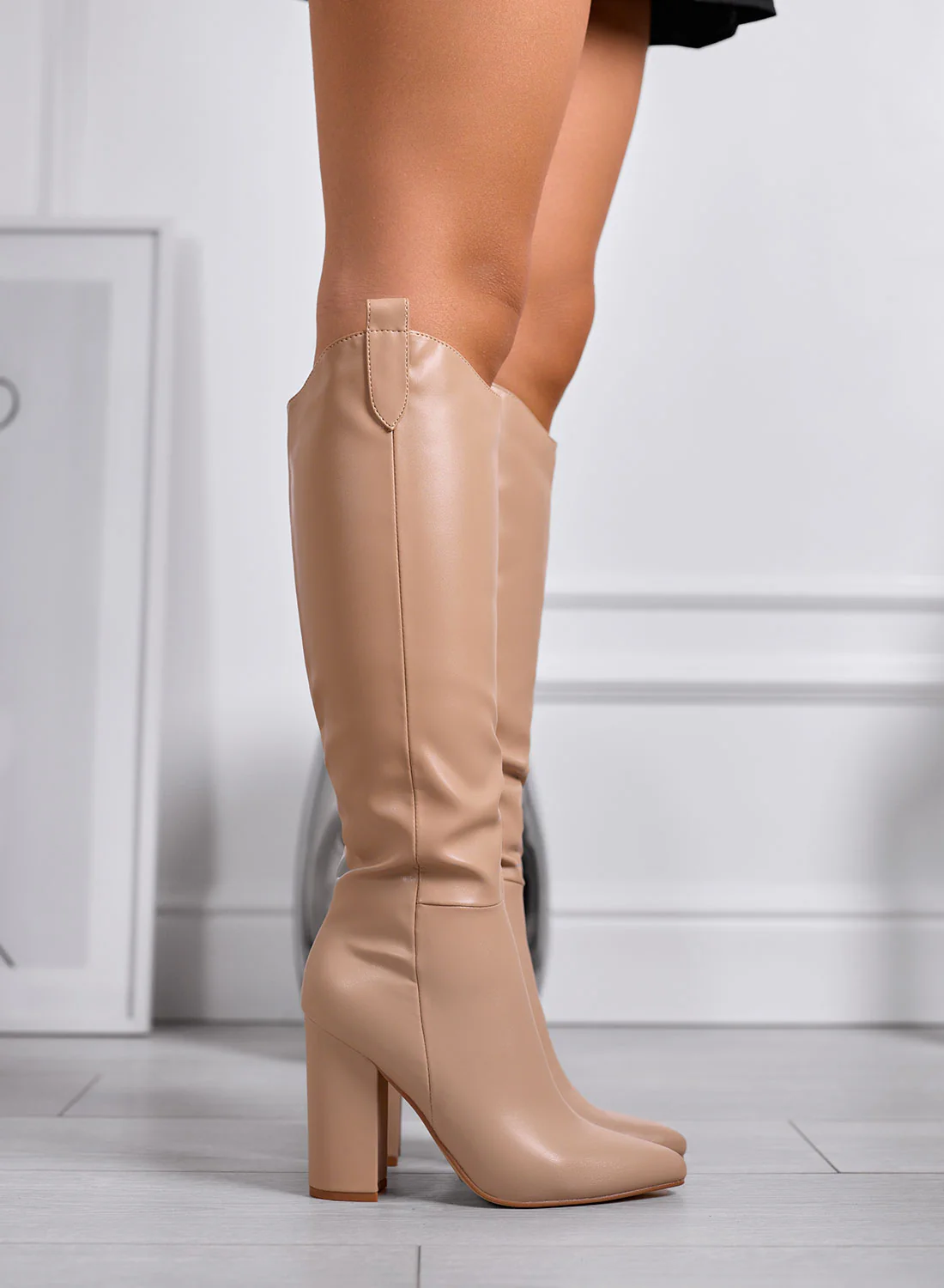 CASSIA - Stivali alti beige con tacco largo e punta affusolata