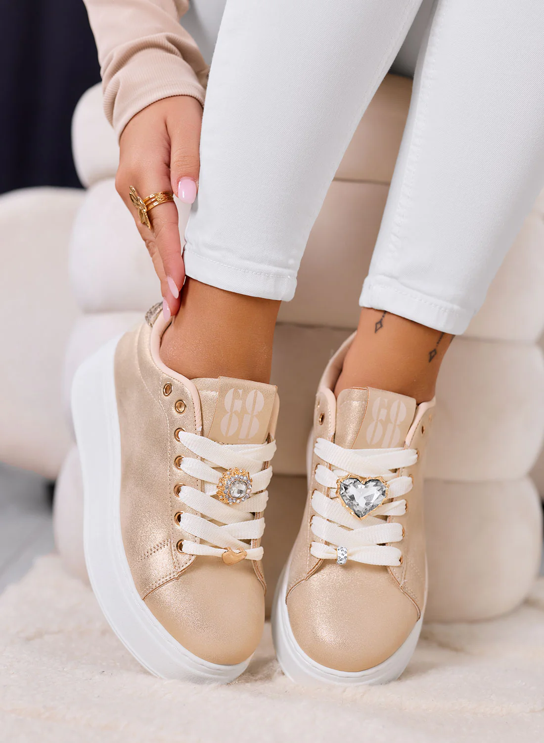 CETTY - Sneakers oro rosa con charms gioiello e suola platform bianca - Image 2