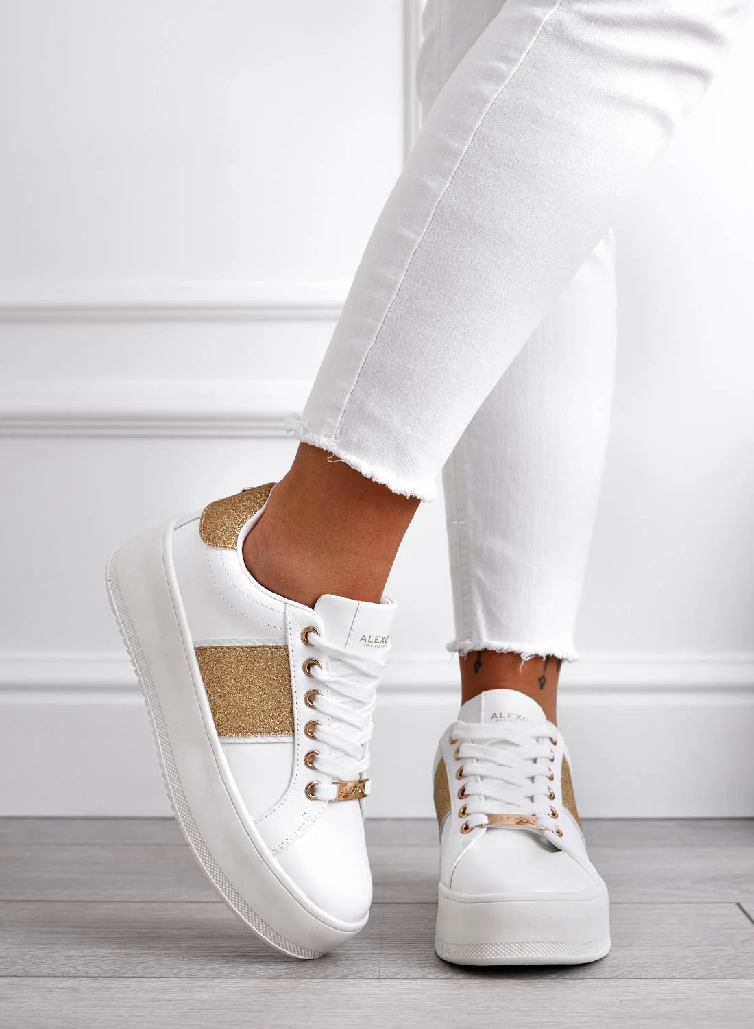 CIRCE - Sneakers bianche Alexoo con glitter oro - Image 3