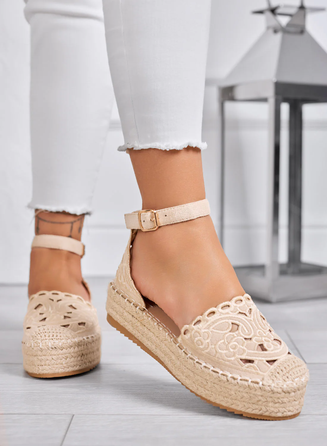 CRISTY - Espadrillas beige ricamate con cinturino alla caviglia e suola platform in corda - Image 2