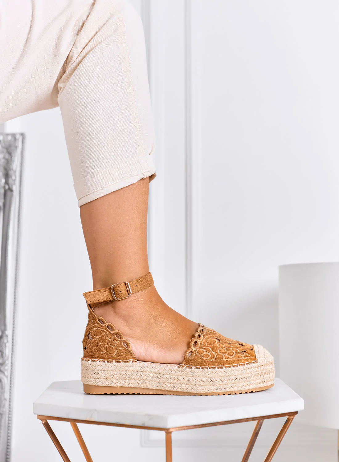 CRISTY - Espadrillas camel ricamate con cinturino alla caviglia e suola platform in corda - Image 2