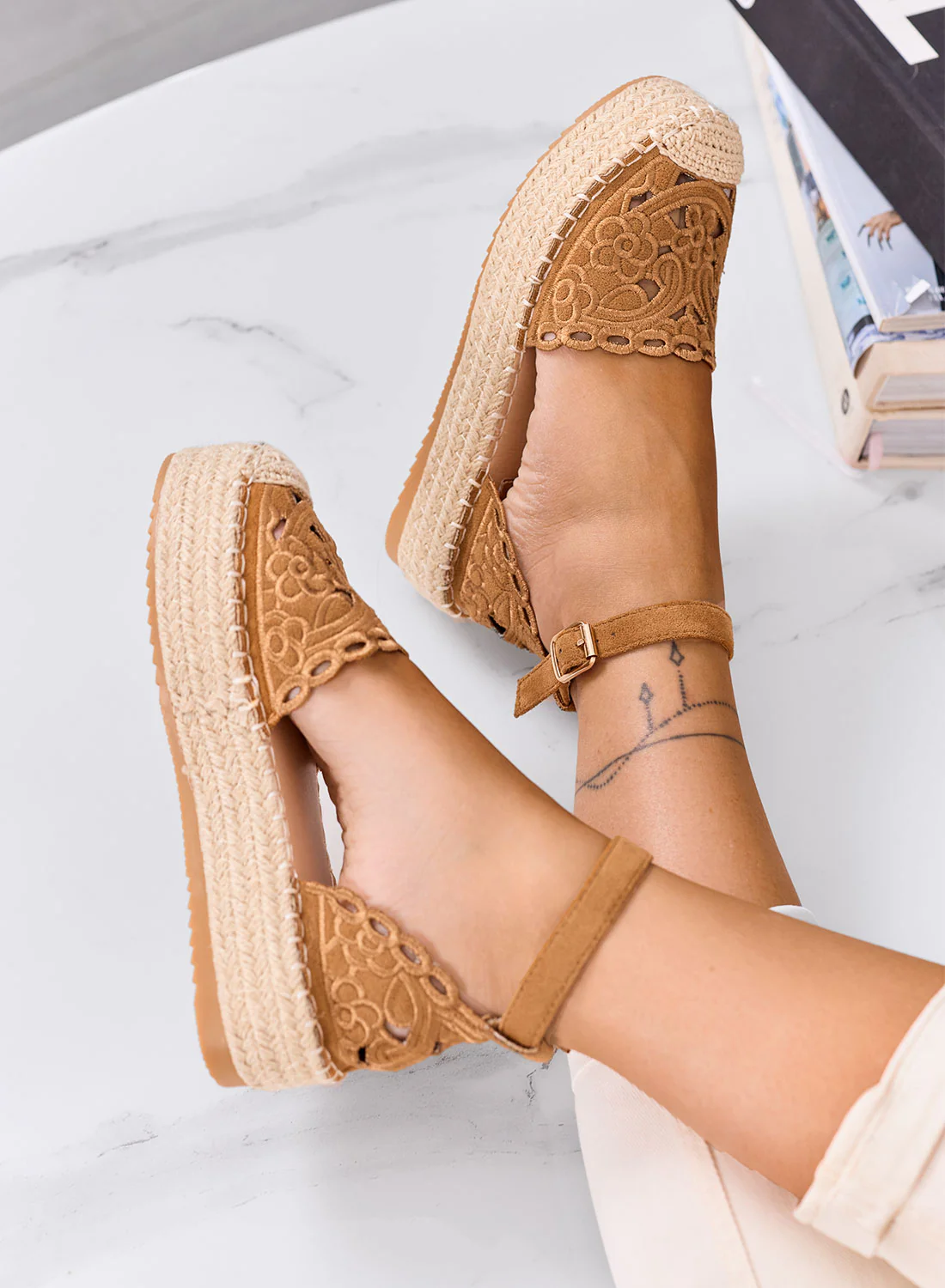 CRISTY - Espadrillas camel ricamate con cinturino alla caviglia e suola platform in corda - Image 3