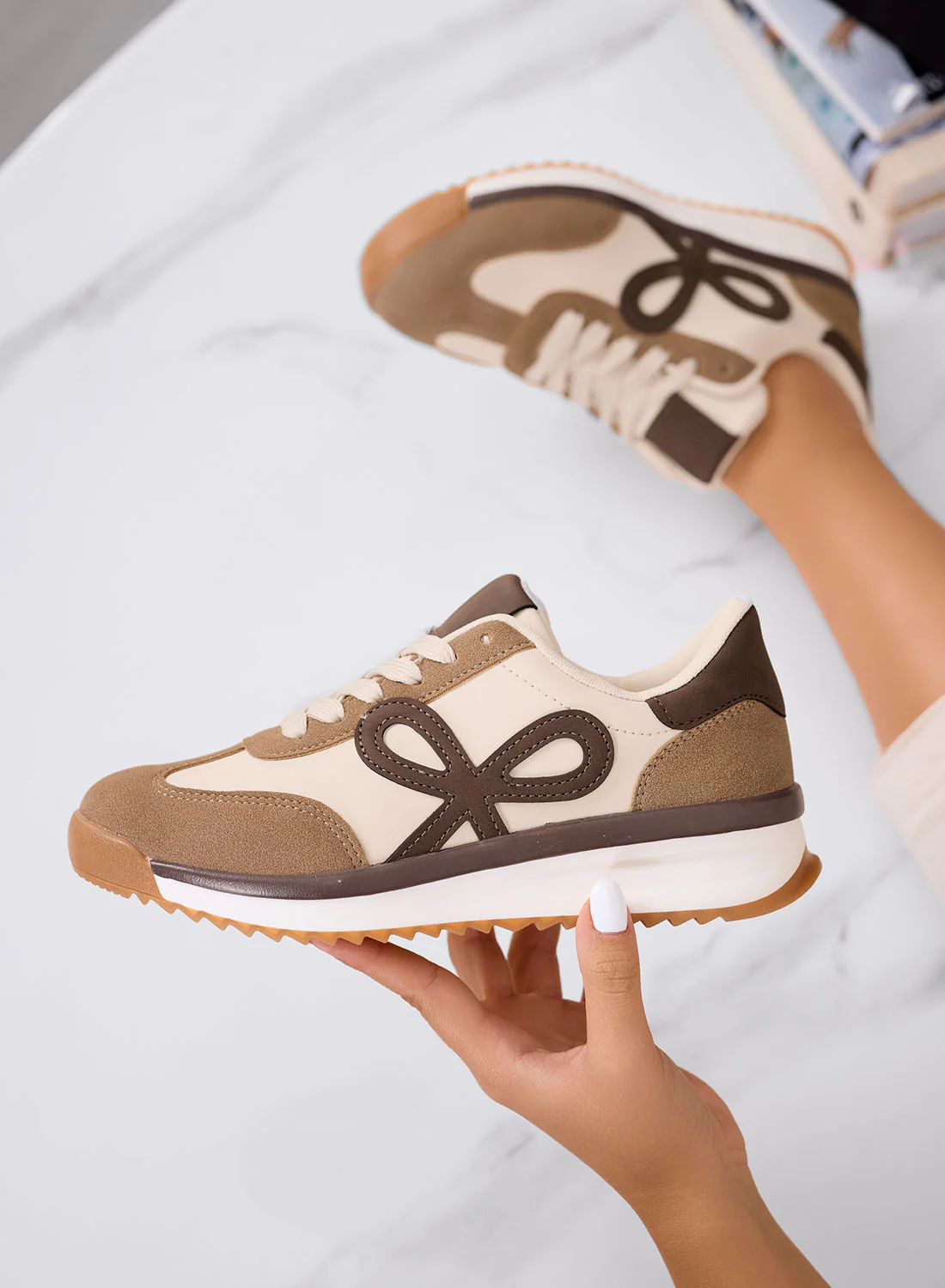 DIAZ - Sneakers fango con fiocco marrone e suola bicolore - Image 3