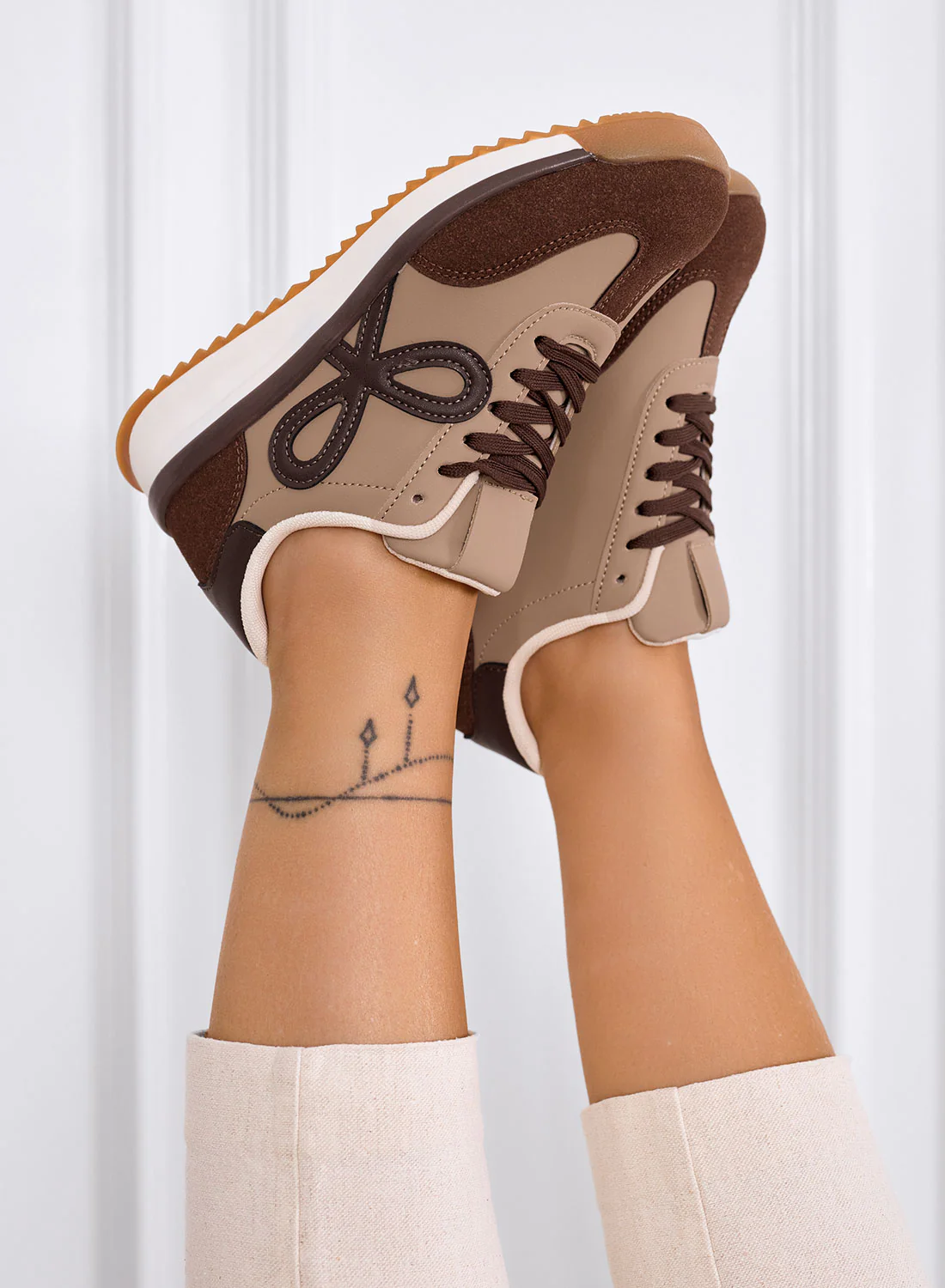 DIAZ - Sneakers marroni con fiocco e suola bicolore - Image 2