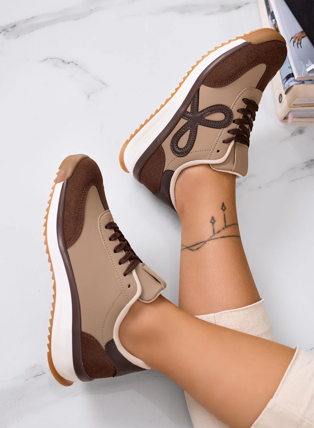 DIAZ - Sneakers marroni con fiocco e suola bicolore - Image 3