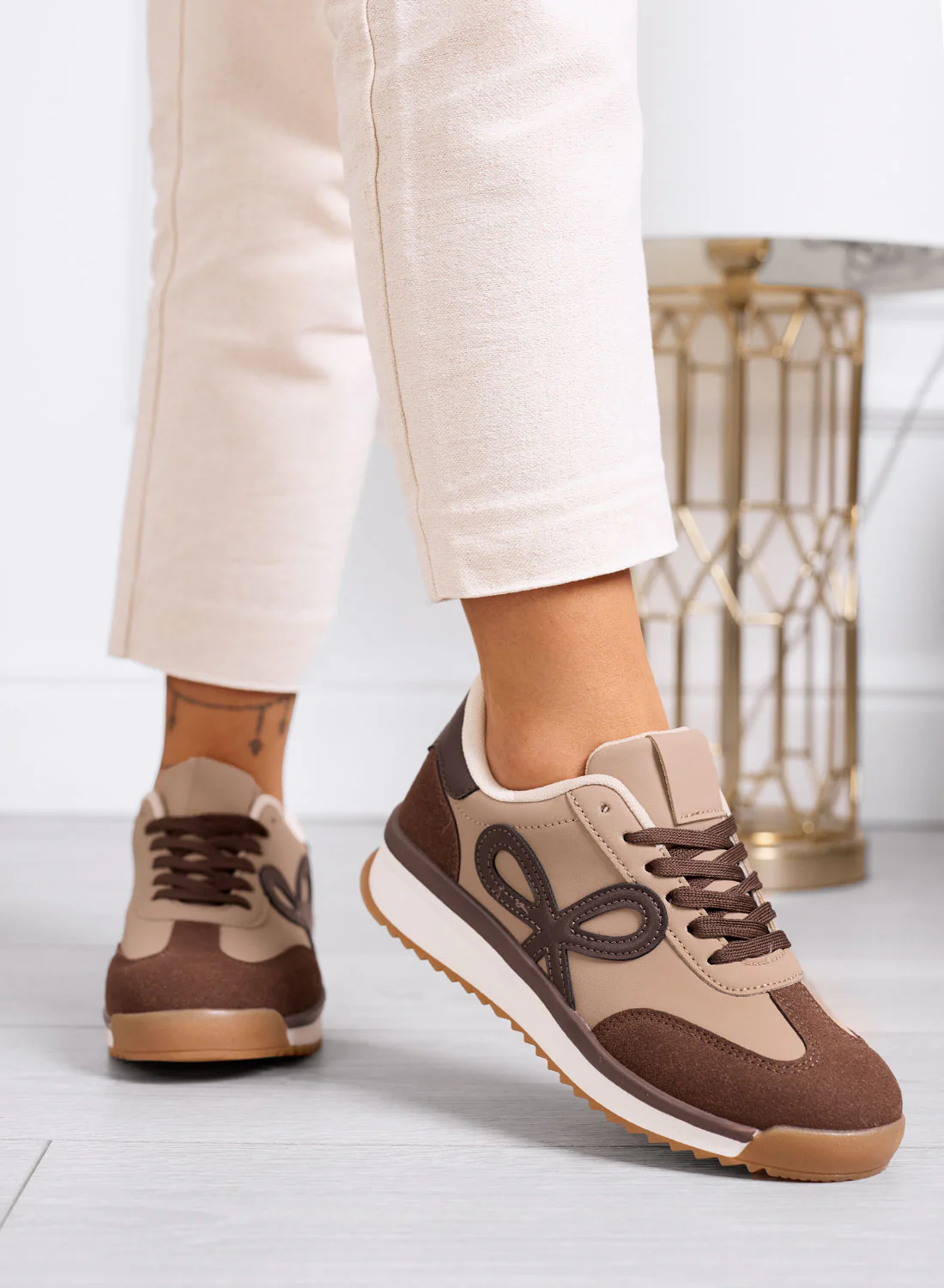DIAZ - Sneakers marroni con fiocco e suola bicolore - Image 4