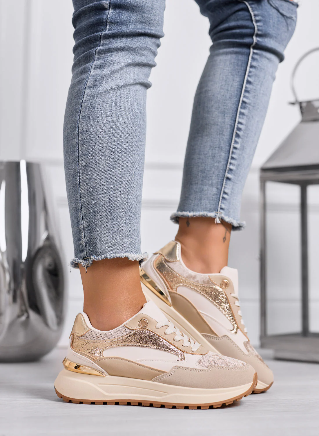 DONATA - Sneakers beige e oro con dettagli metallizzati e suola platform - Image 3