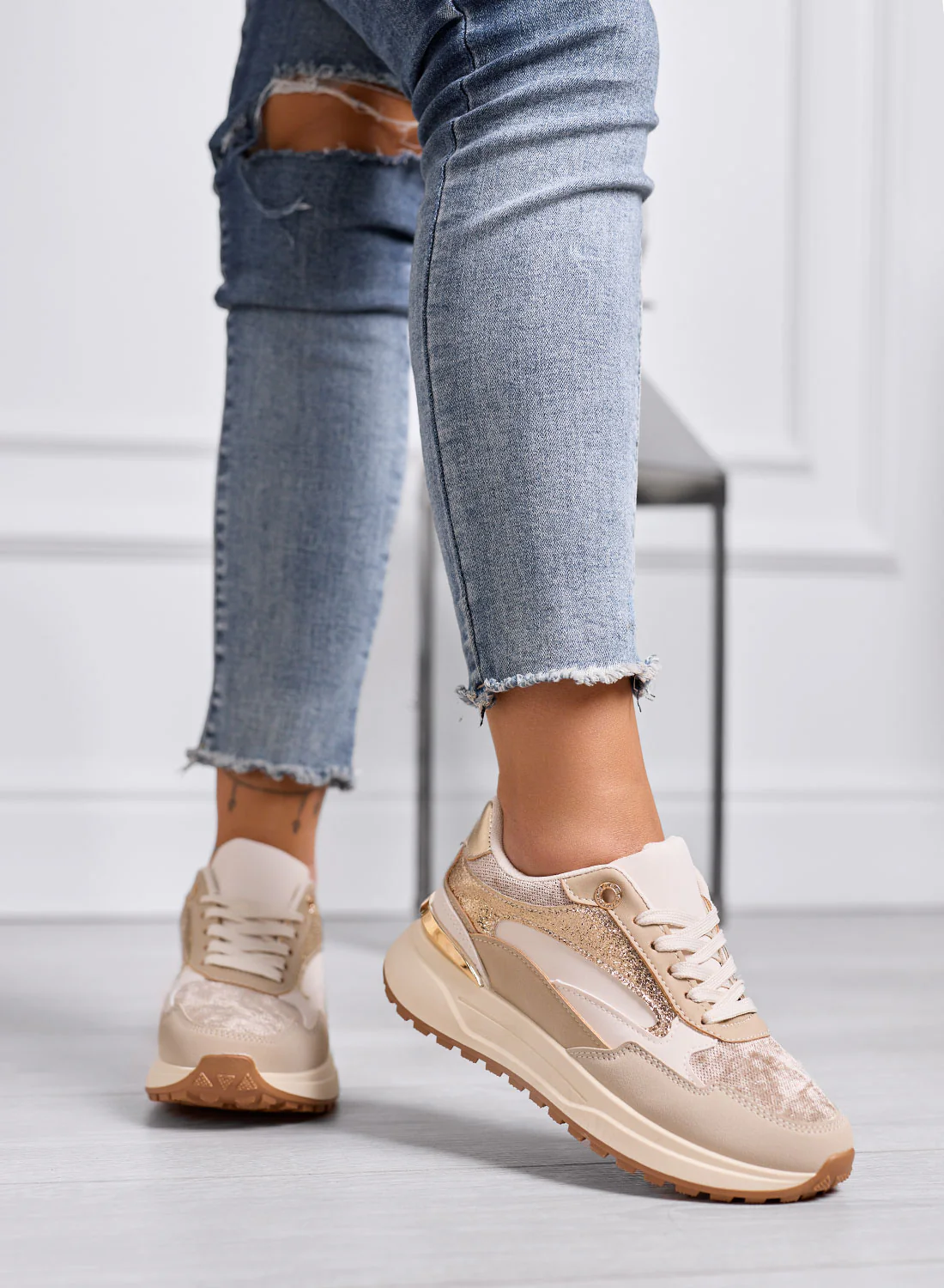 DONATA - Sneakers beige e oro con dettagli metallizzati e suola platform - Image 4