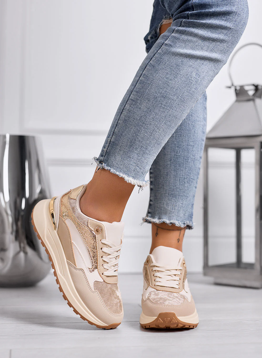 DONATA - Sneakers beige e oro con dettagli metallizzati e suola platform - Image 5