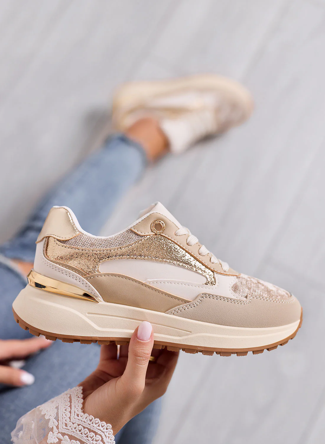 DONATA - Sneakers beige e oro con dettagli metallizzati e suola platform - Image 6