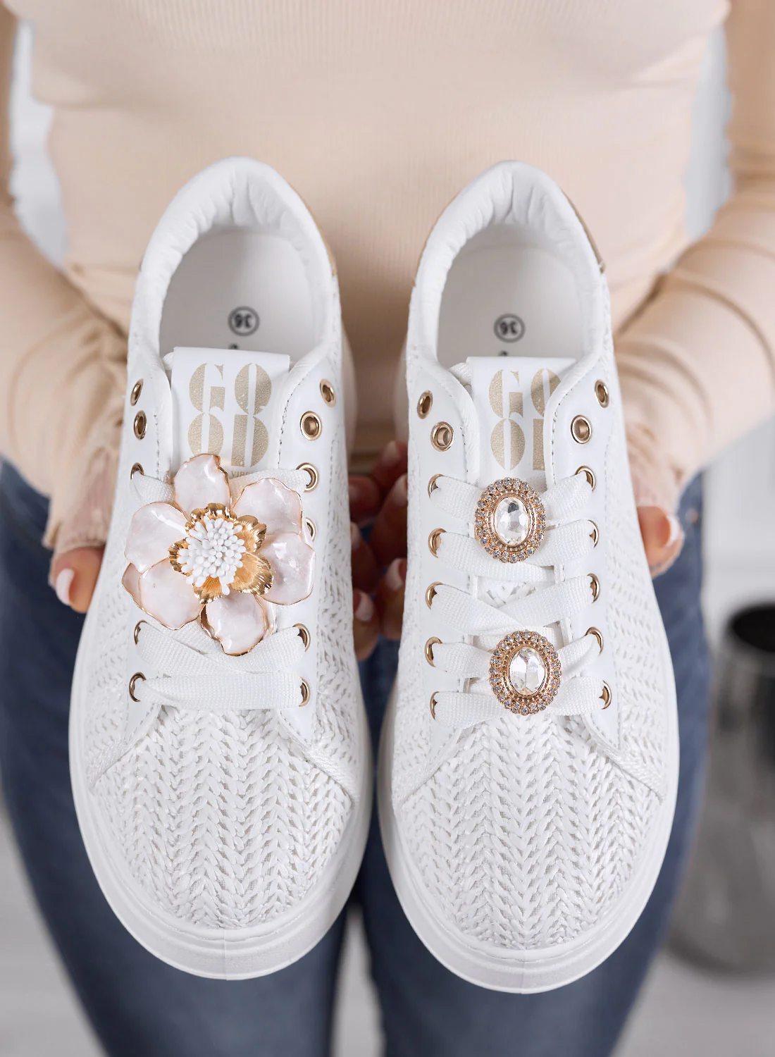 DOROTY - Sneakers bianche con Applicazioni fiore Gioiello e Suola Platform - Image 4