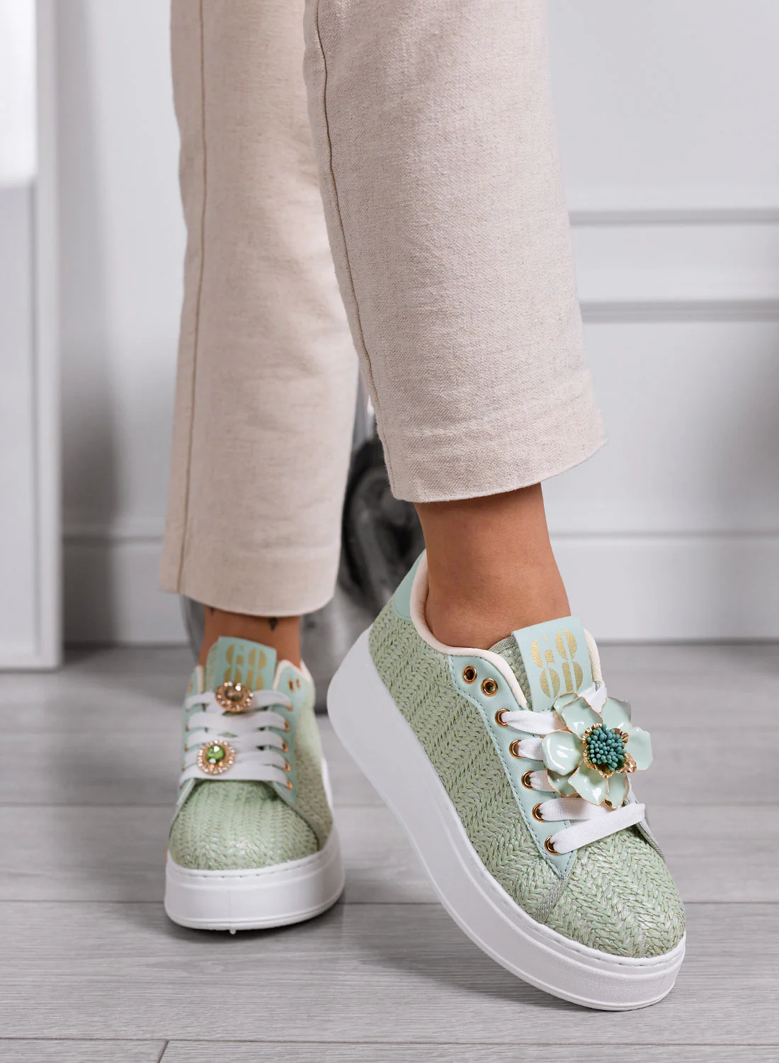 DOROTY - Sneakers Verde Menta con Applicazioni fiore Gioiello e Suola Platform - Image 2