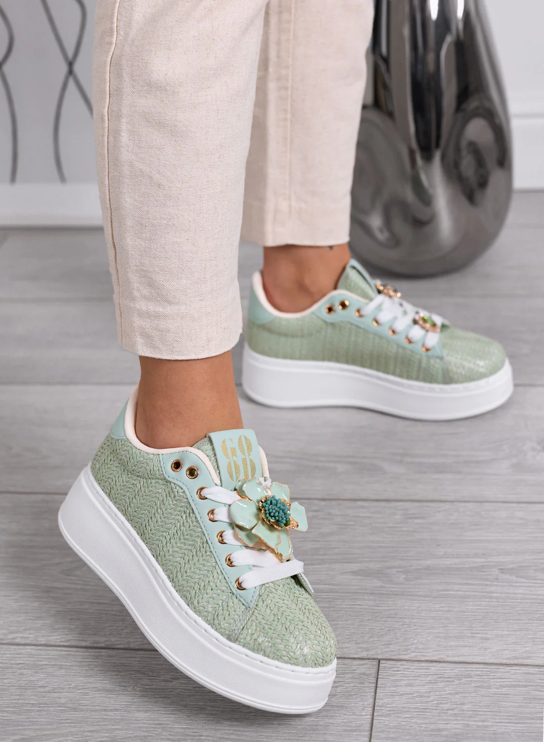 DOROTY - Sneakers Verde Menta con Applicazioni fiore Gioiello e Suola Platform - Image 3