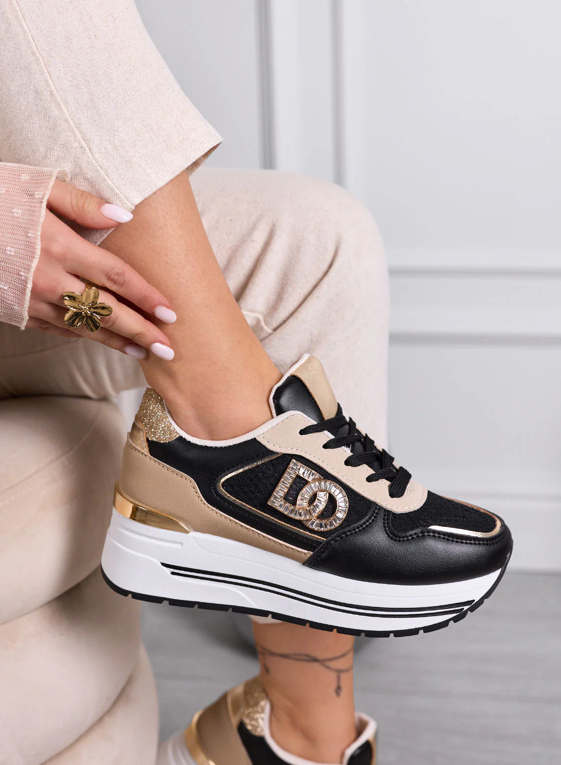 ESTER - Sneakers nere Platform con Dettagli oro e Logo Gioiello - Image 2