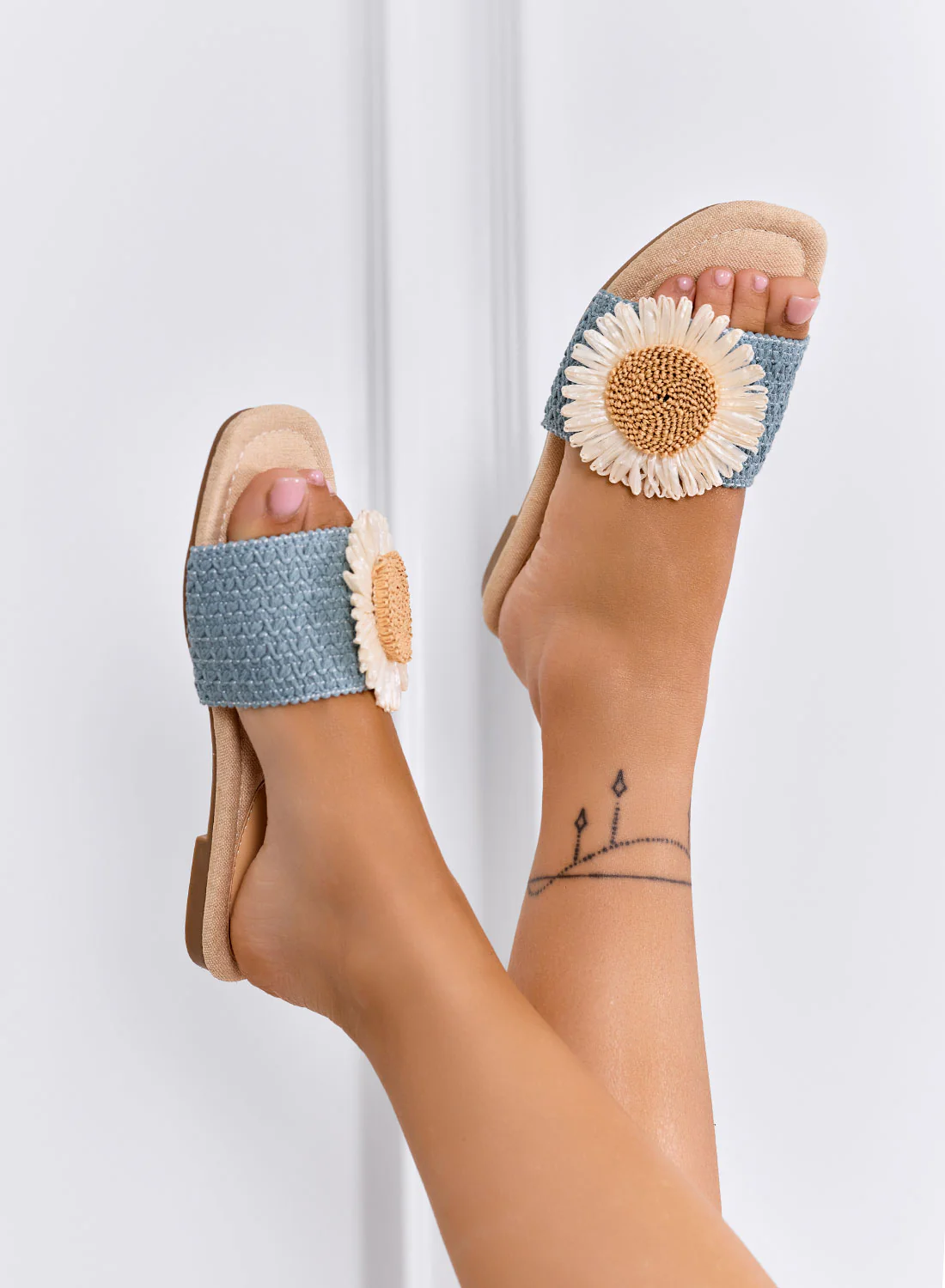 GISELLA - Sandali Ciabattine azzurre con Maxi Fiore Decorativo - Image 2