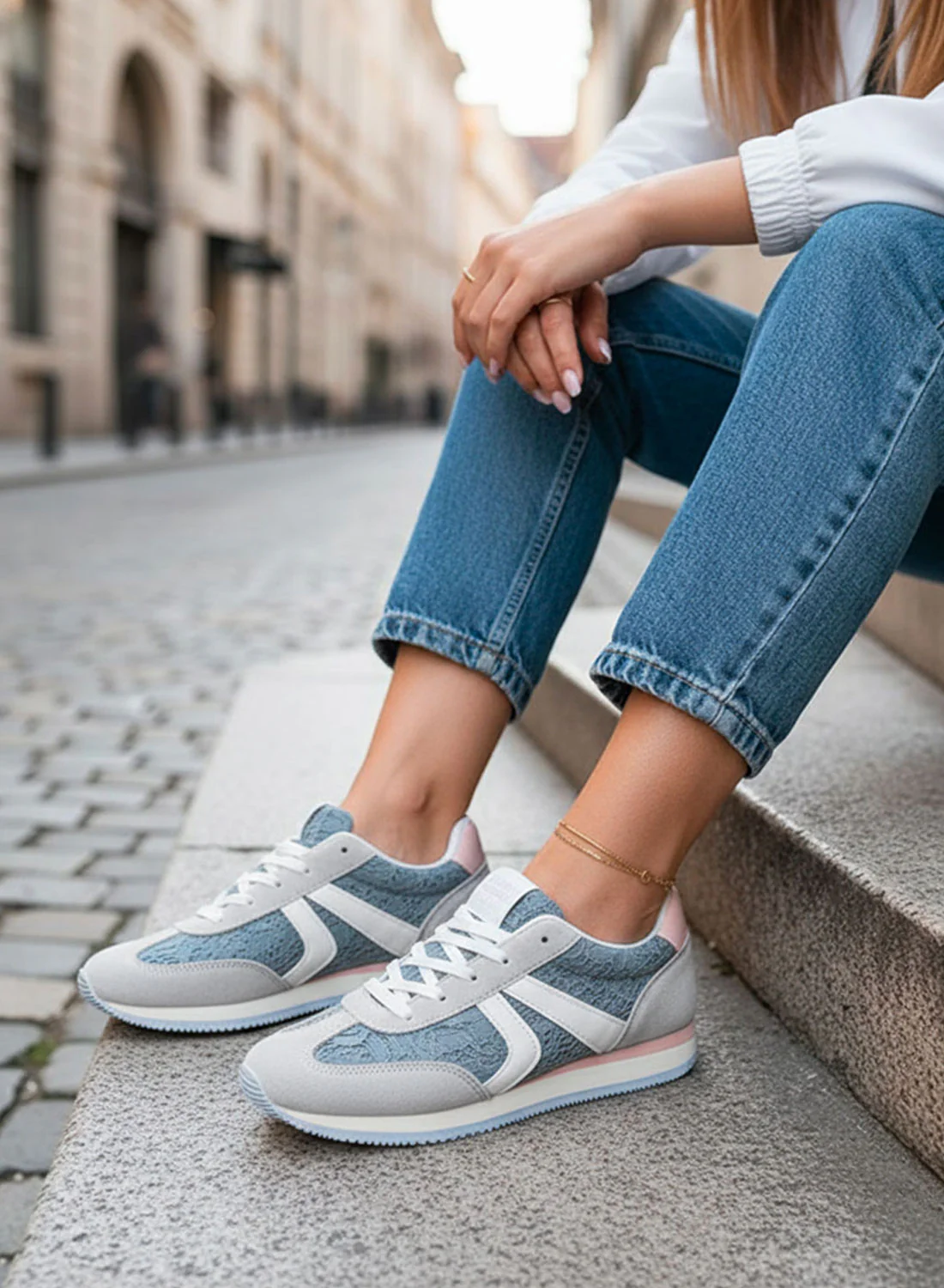 GIULIANA - Sneakers grigie con pizzo azzurro e inserti rosa - Image 4