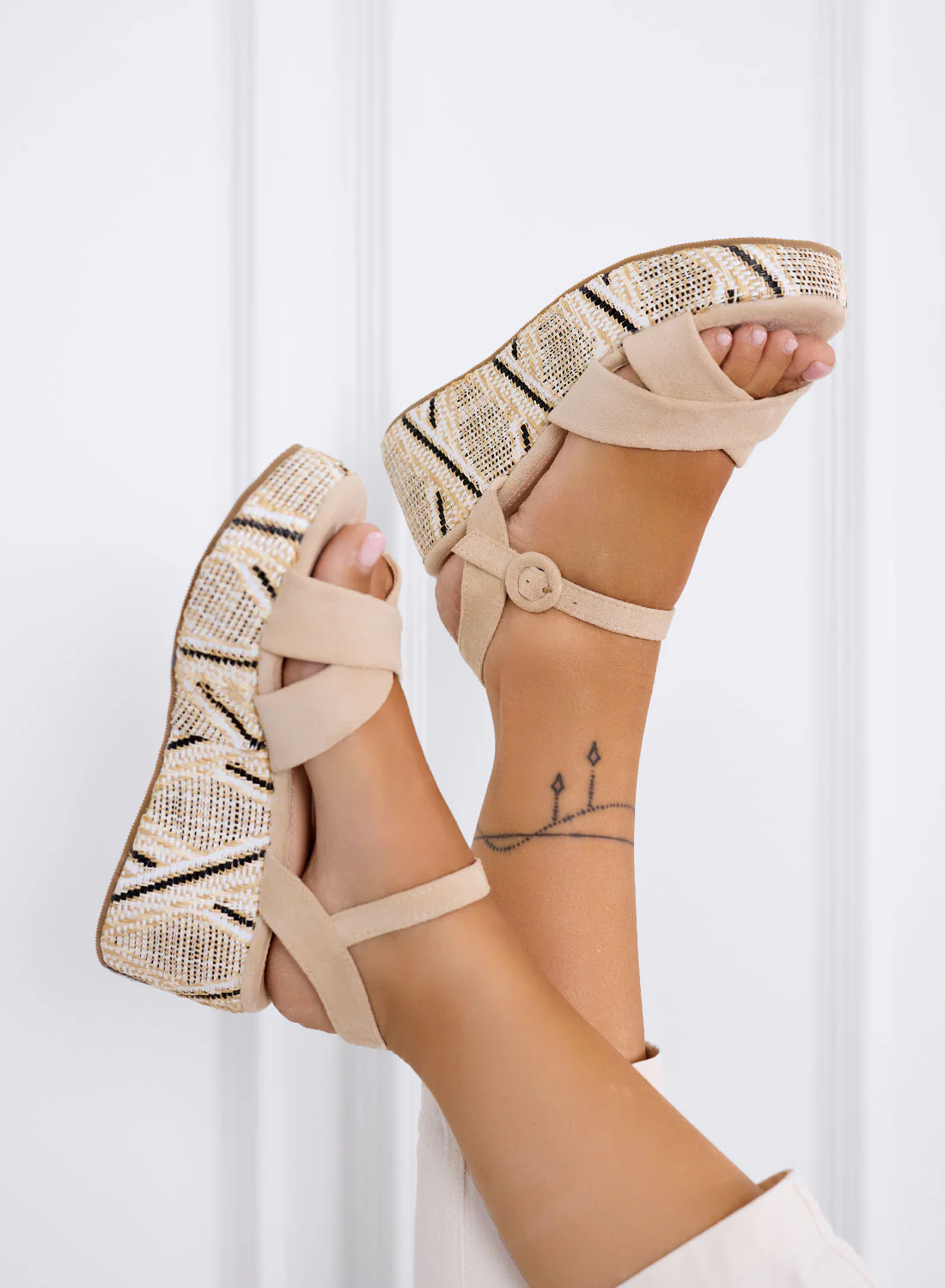 HONEY - Sandali beige con suola platform lavorata e cinturino alla caviglia - Image 3