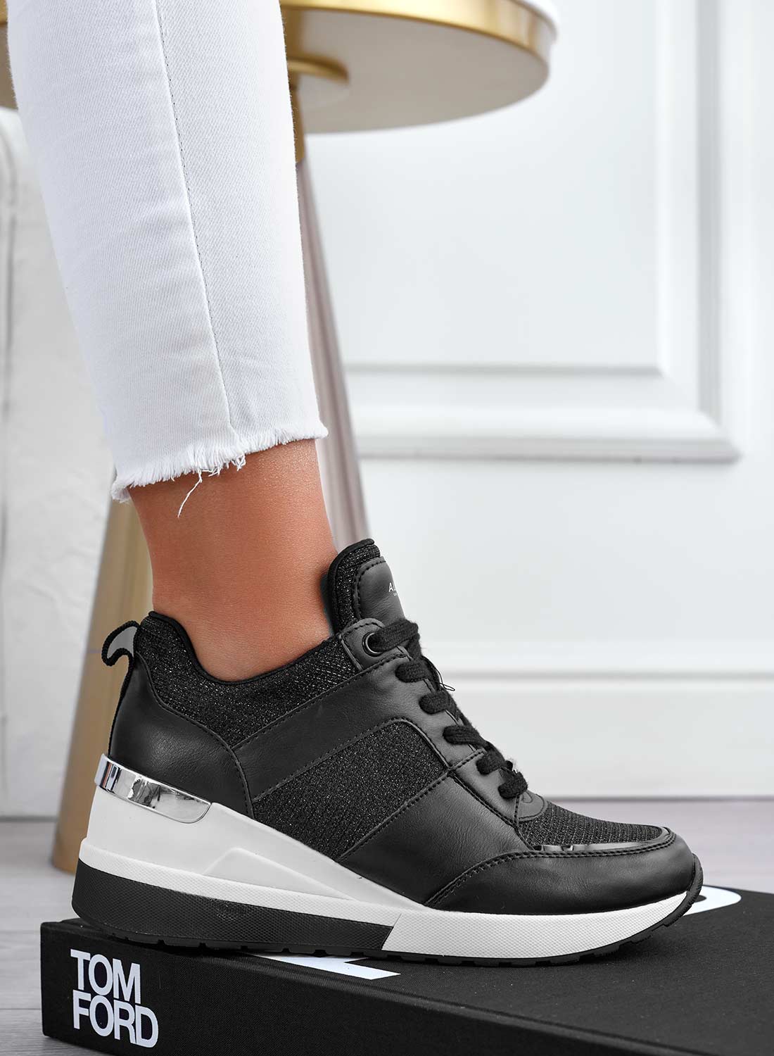 ILIZIA - Sneakers nere Alexoo con zeppa e inserti argento - Image 4