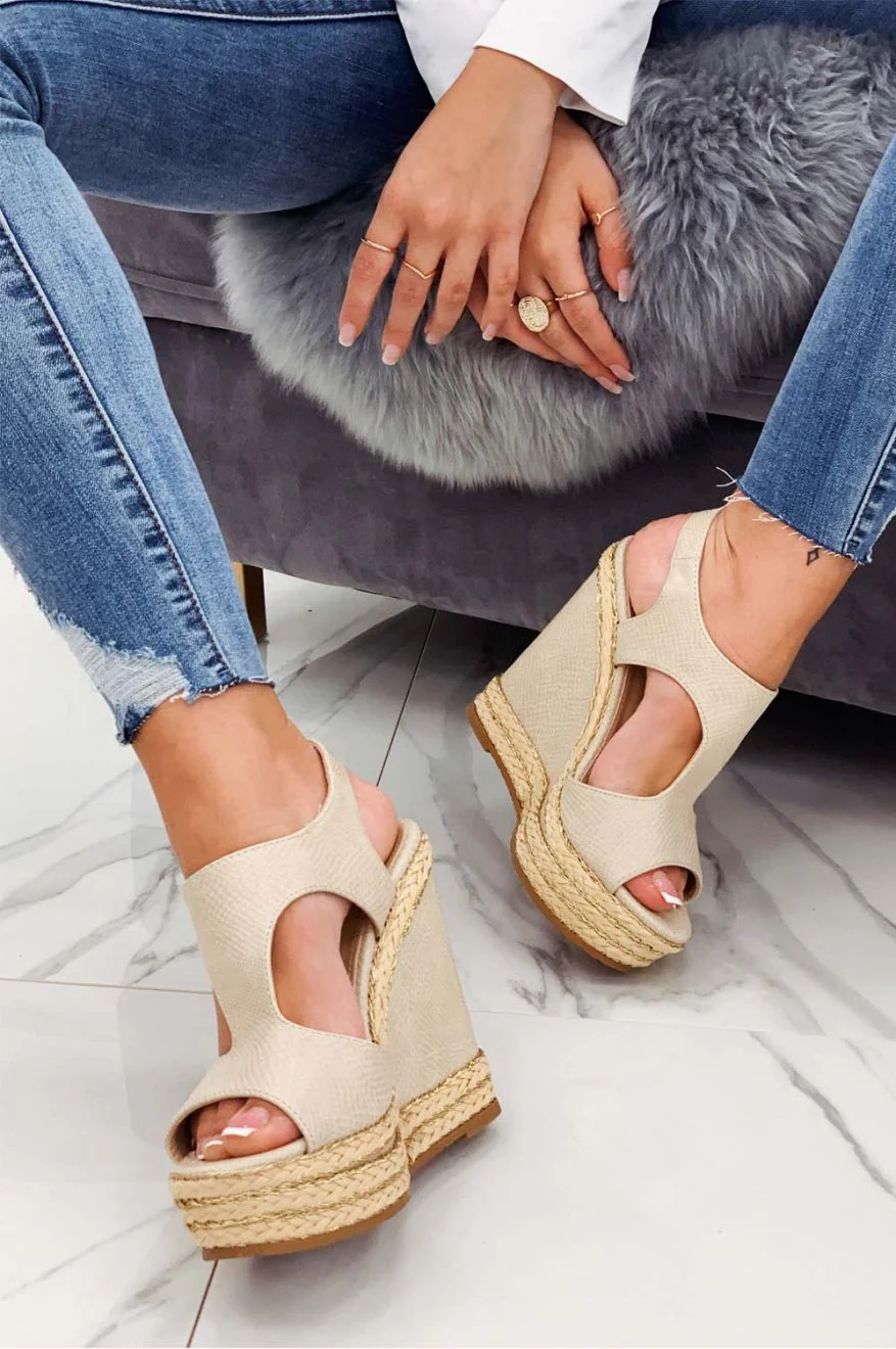 Sandali beige con zeppa e inserti in corda oro - Image 4