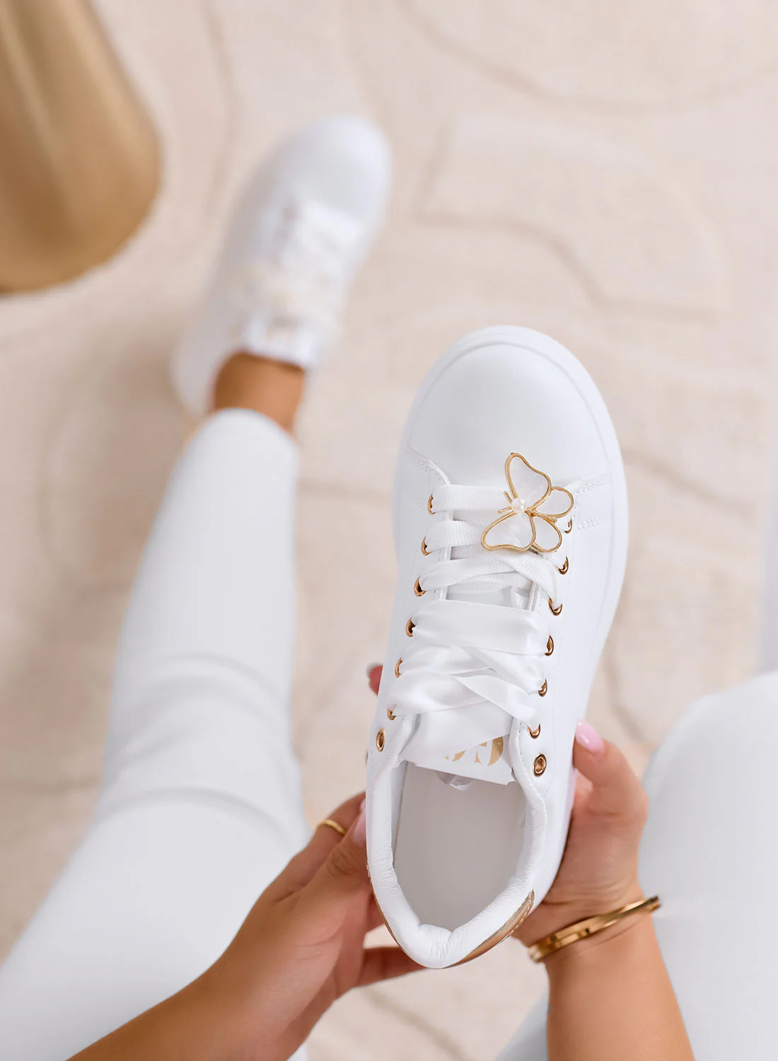 LAURA - Sneakers bianche platform con lacci e dettagli gioiello - Image 2