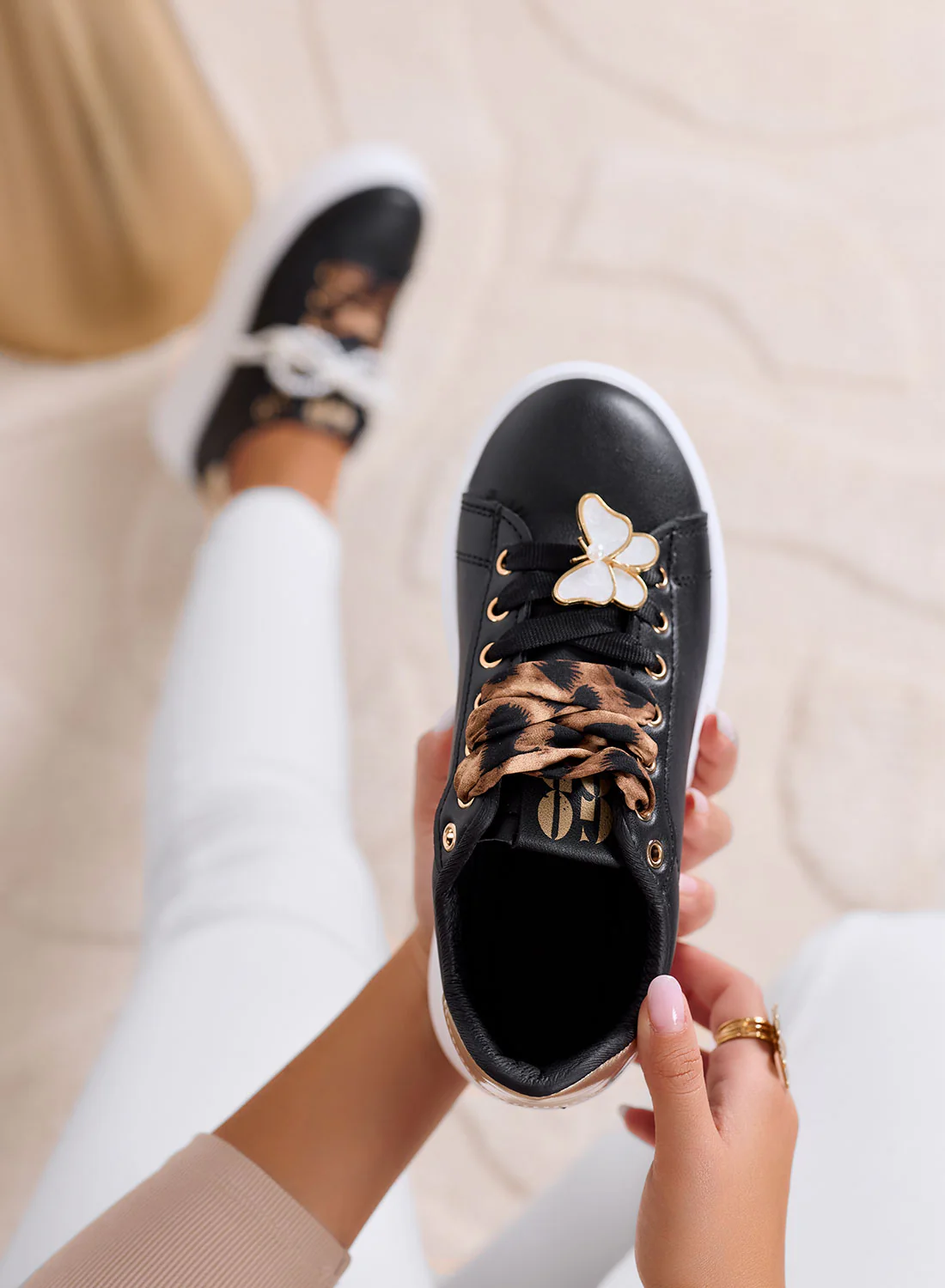 LAURA - Sneakers nere platform con lacci animalier e dettagli gioiello - Image 3
