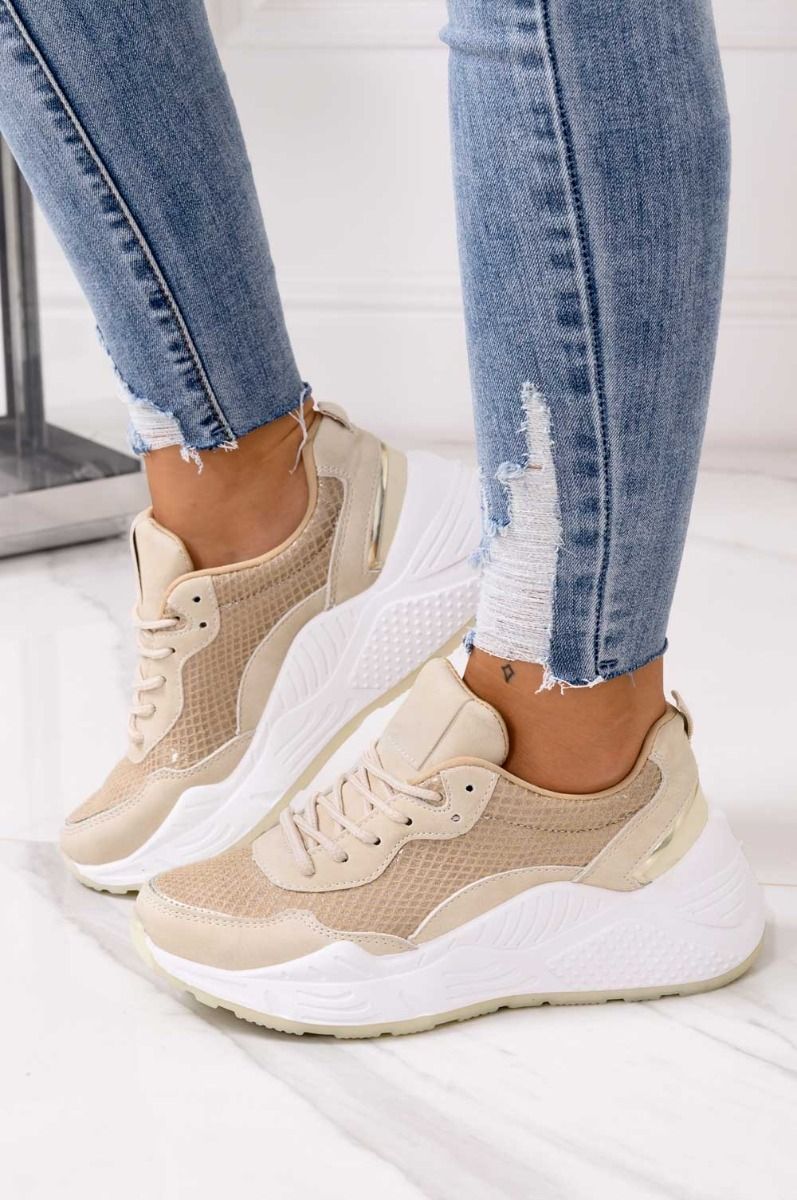 Sneakers beige effetto pitonato e suola spessa