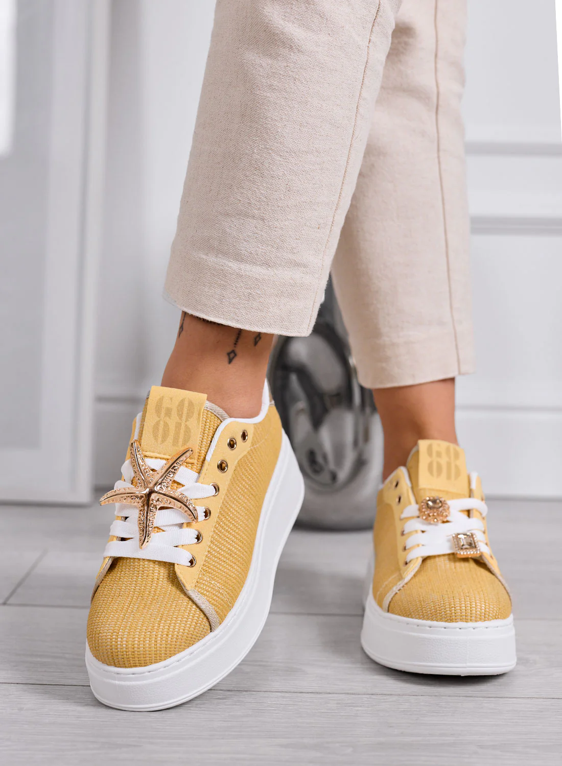 LINDA - Sneakers gialle con Applicazioni Gioiello oro e Suola Platform