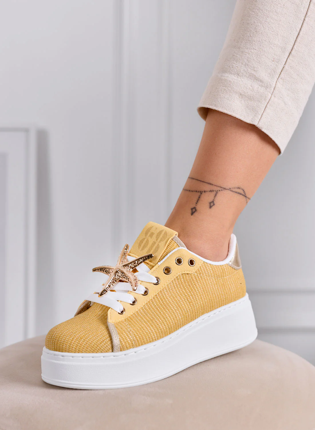 LINDA - Sneakers gialle con Applicazioni Gioiello oro e Suola Platform - Image 2