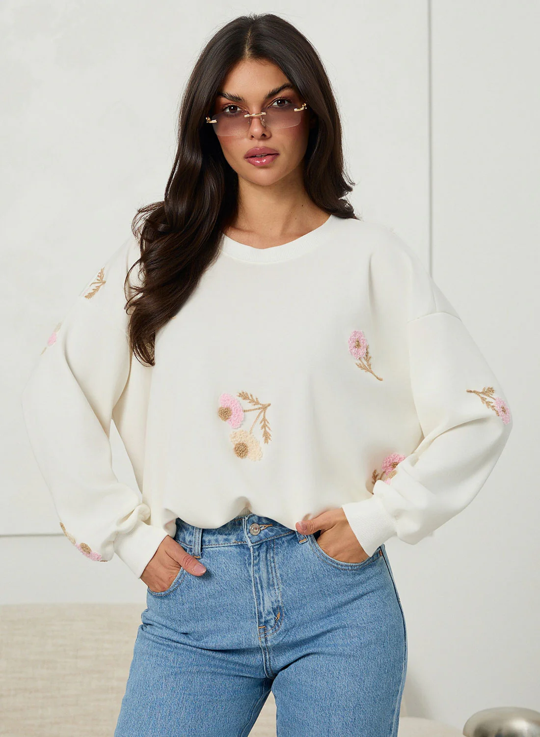 Maglia panna oversize con ricamo floreale