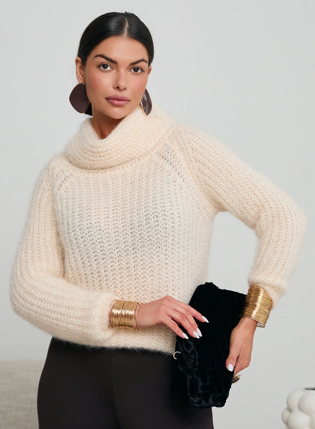 Maglione beige a collo alto morbido e caldo - Image 4