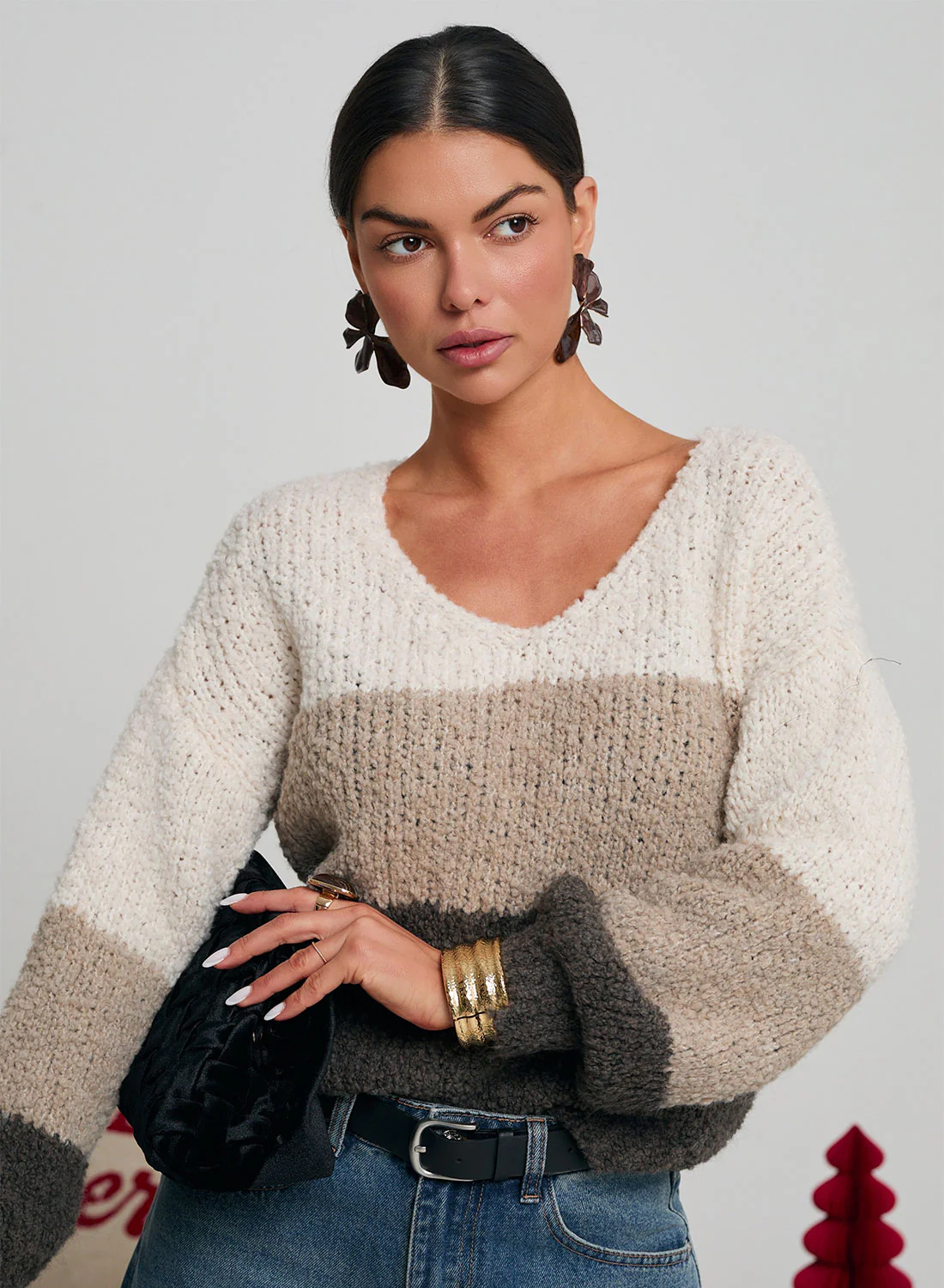 Maglione beige con pannelli a contrasto e scollo a V - Image 2