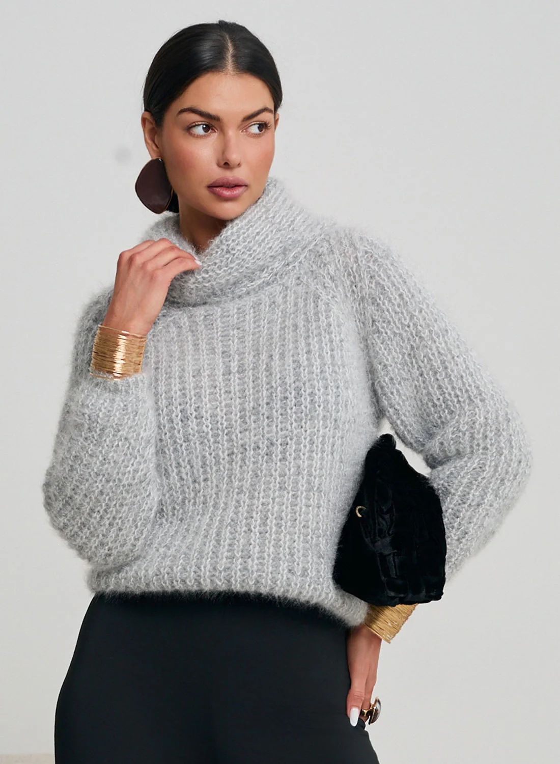 Maglione grigio a collo alto morbido e caldo - Image 3