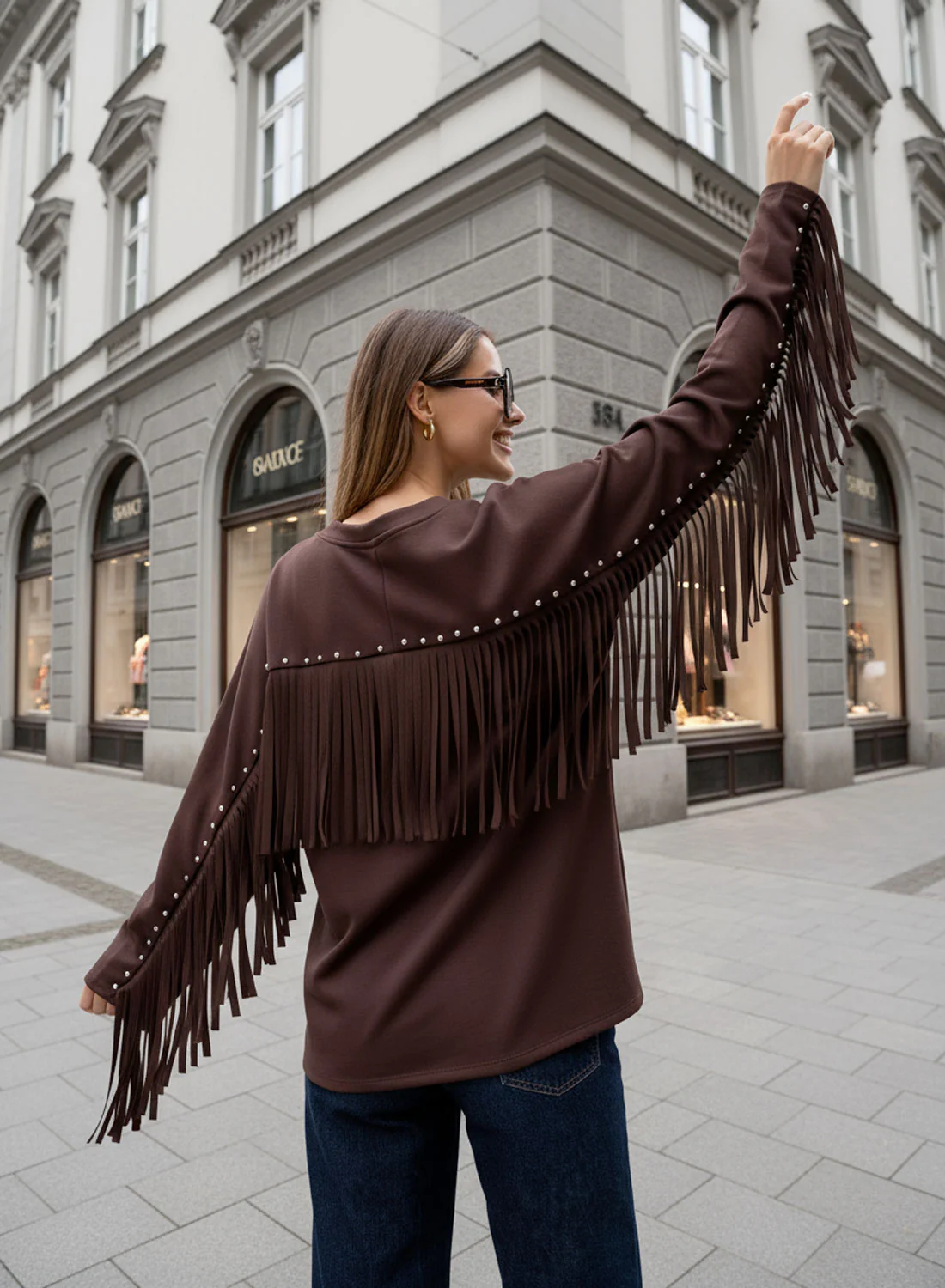 Maxi maglia marrone con borchie e frange