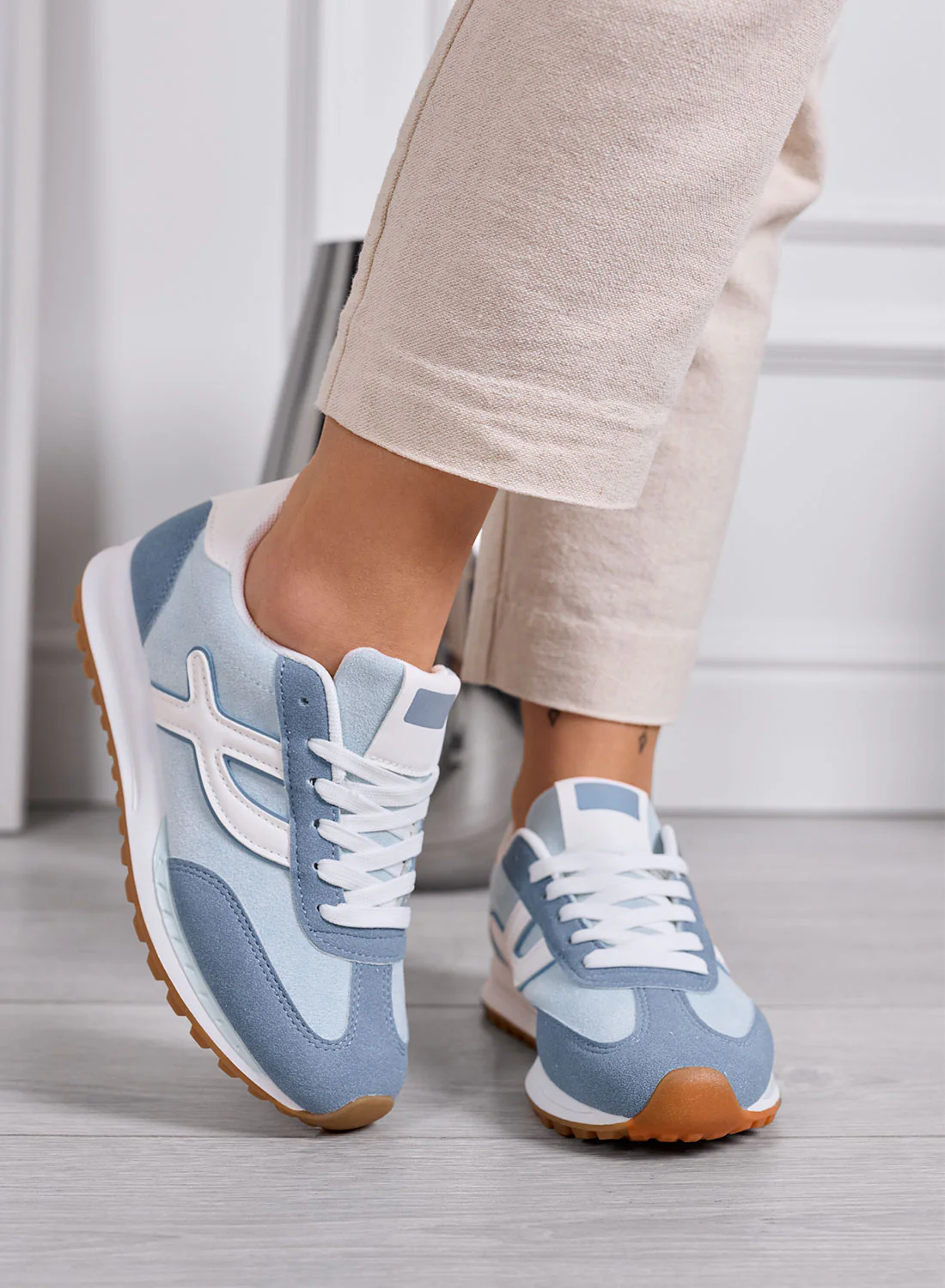 MONICA - Sneakers azzurro polvere con inserti e lacci bianchi