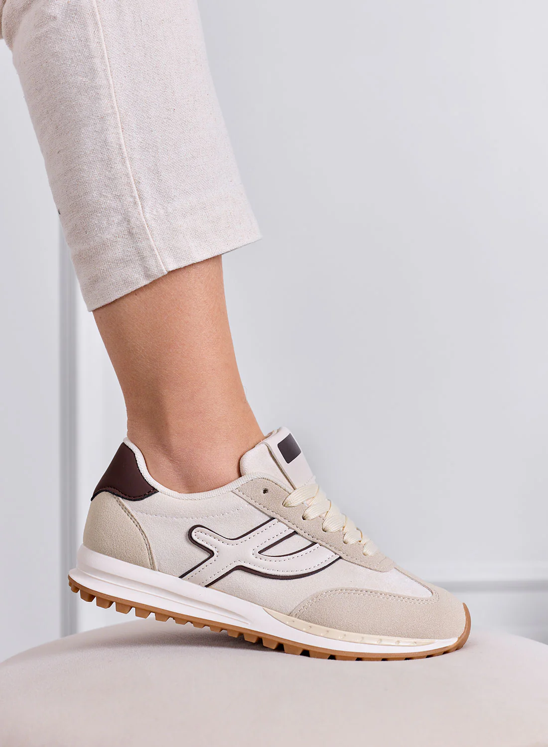 MONICA - Sneakers beige con inserti bianchi e lacci panna - Image 2