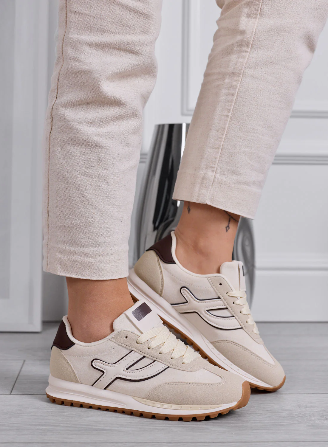 MONICA - Sneakers beige con inserti bianchi e lacci panna - Image 4