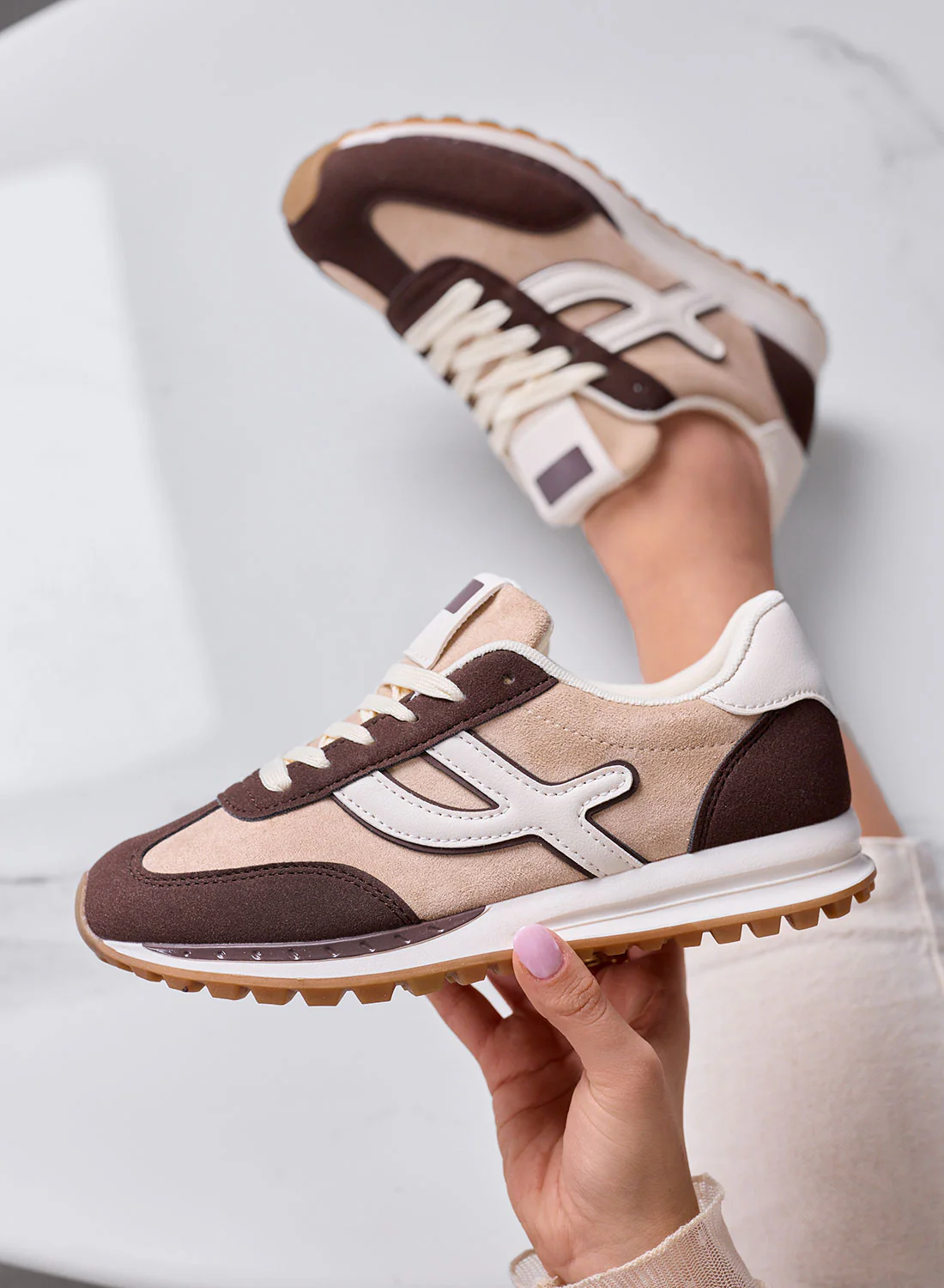 MONICA - Sneakers marroni con inserti e lacci panna