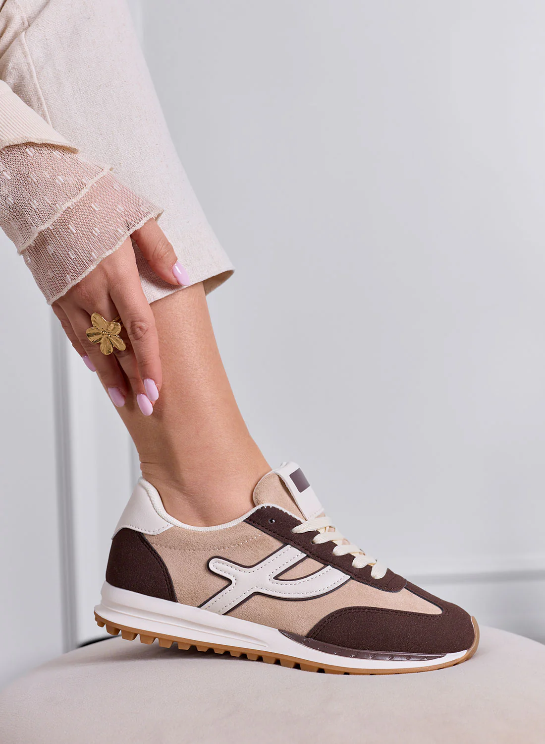 MONICA - Sneakers marroni con inserti e lacci panna - Image 2