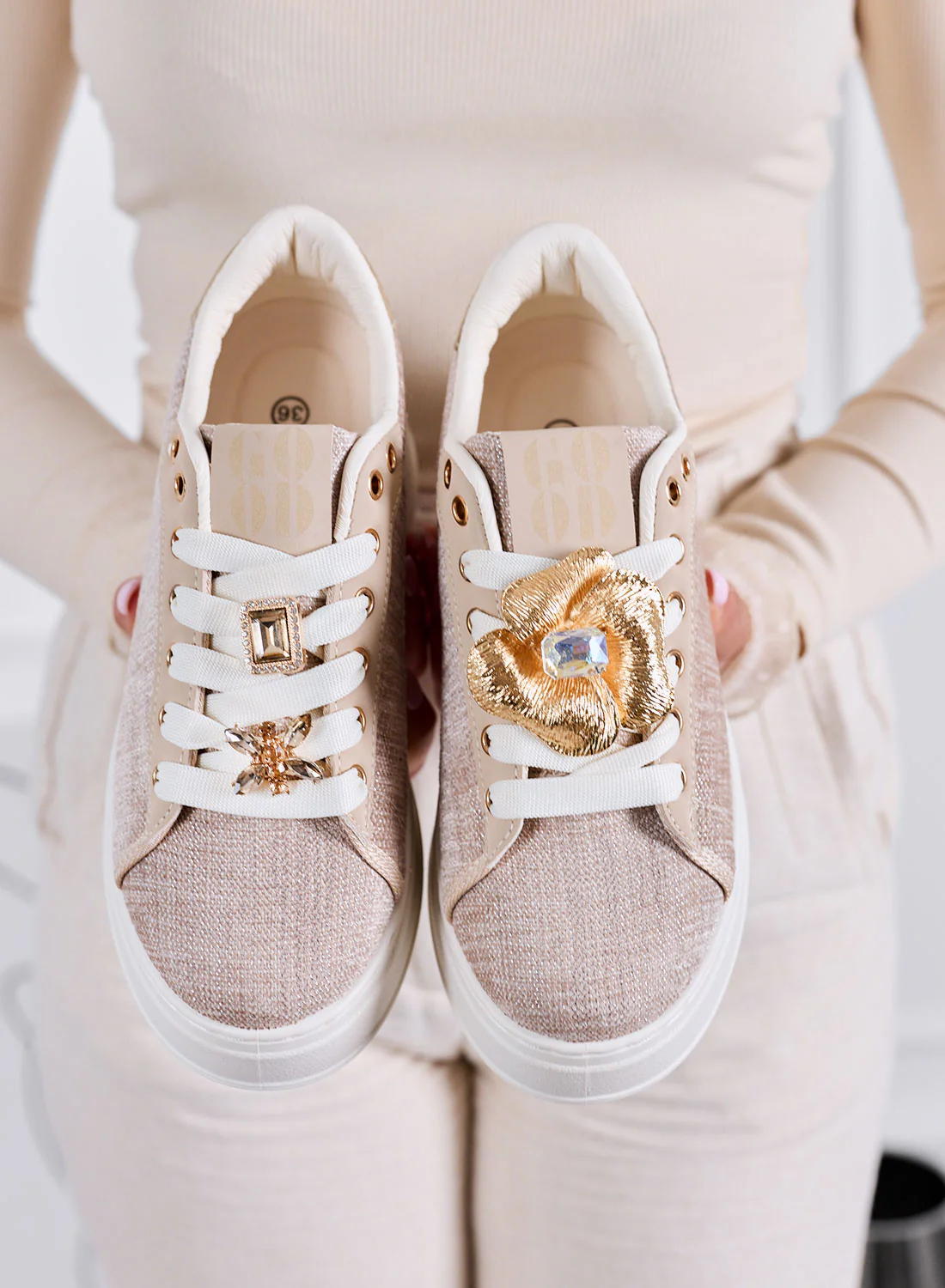 NORA - Sneakers Beige con Applicazioni Gioiello e Suola Platform