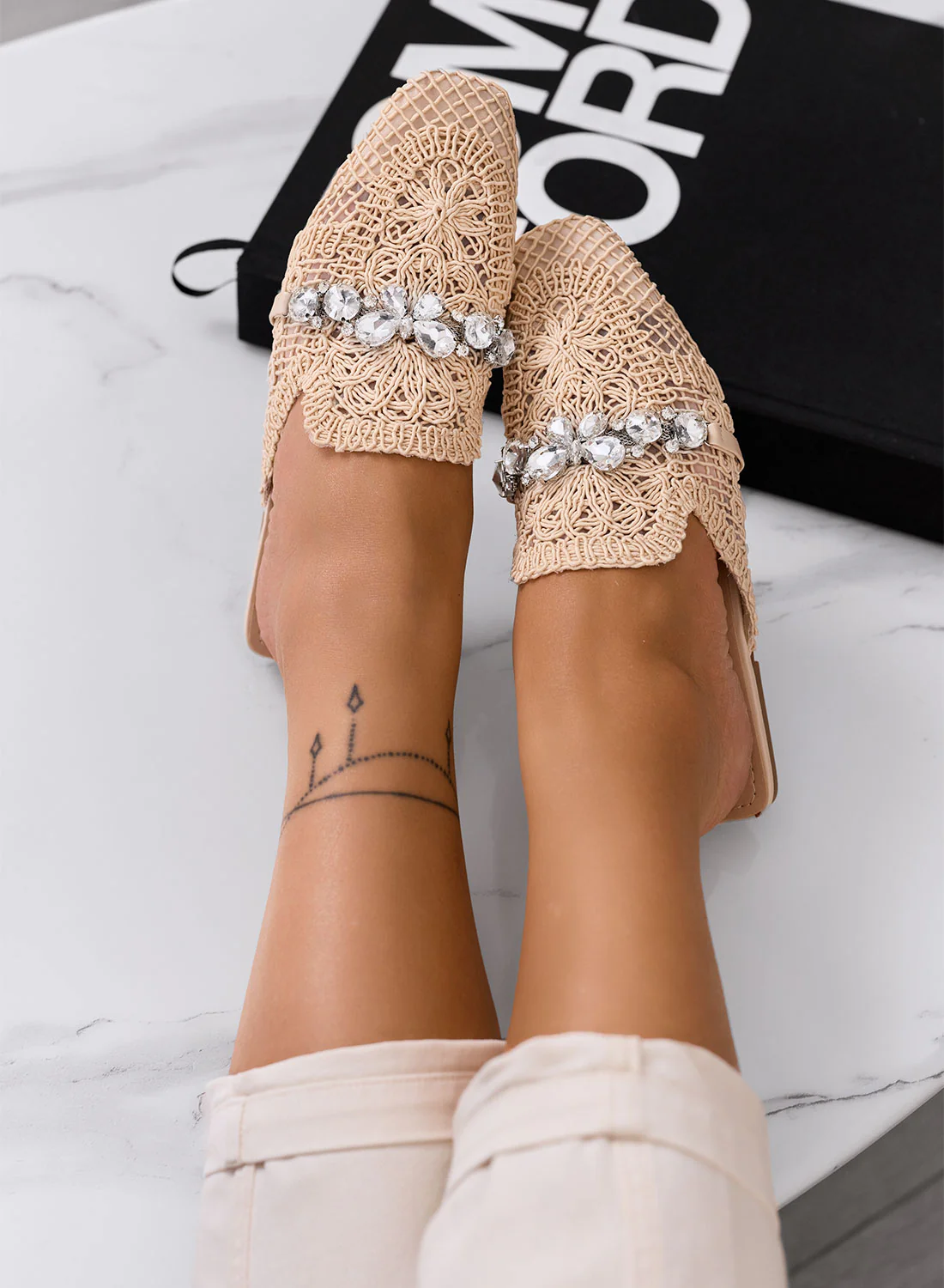 ORIETTA - Sabot in pizzo beige con strass e punta squadrata